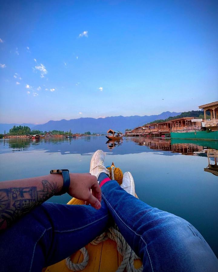 ホテル Lala Rukh Group Of Houseboats Srīnagar エクステリア 写真
