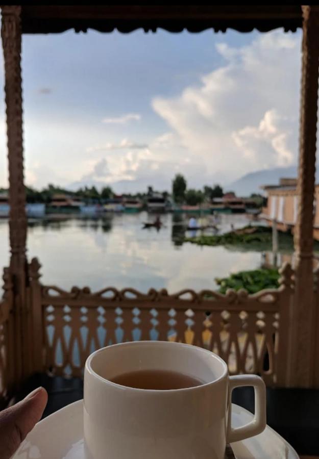 ホテル Lala Rukh Group Of Houseboats Srīnagar エクステリア 写真