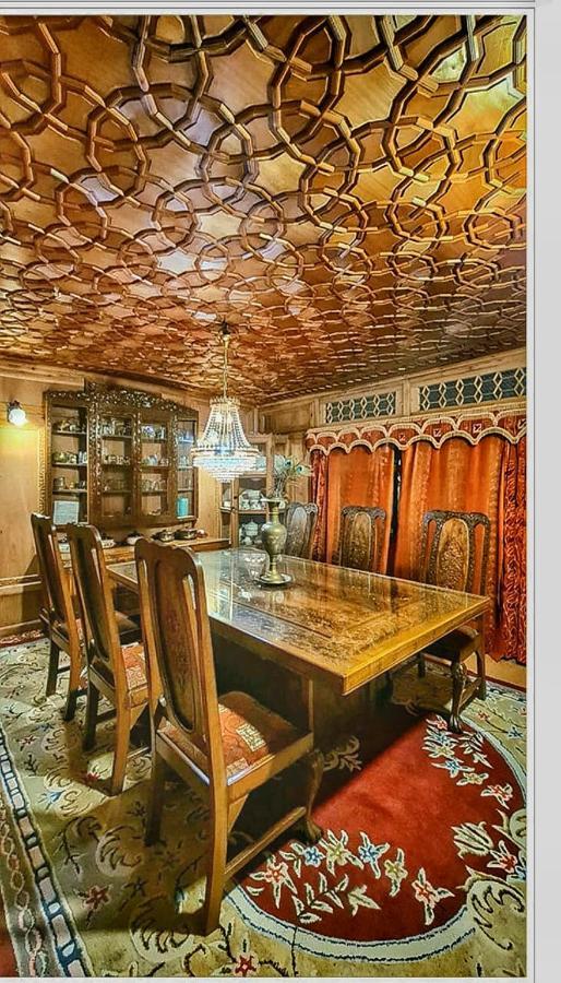 ホテル Lala Rukh Group Of Houseboats Srīnagar エクステリア 写真