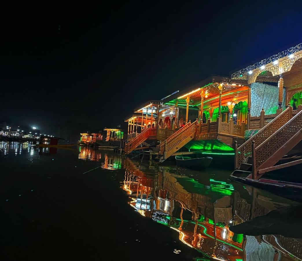 ホテル Lala Rukh Group Of Houseboats Srīnagar エクステリア 写真