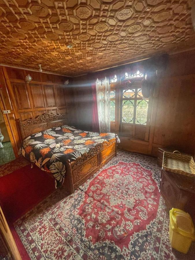 ホテル Lala Rukh Group Of Houseboats Srīnagar エクステリア 写真