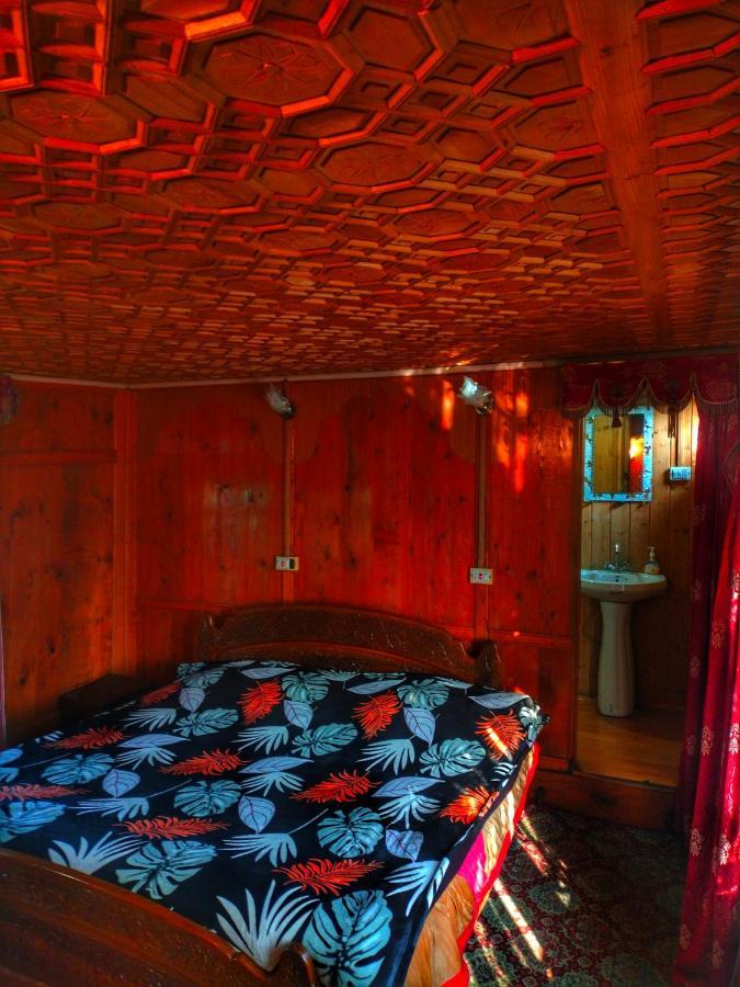 ホテル Lala Rukh Group Of Houseboats Srīnagar エクステリア 写真