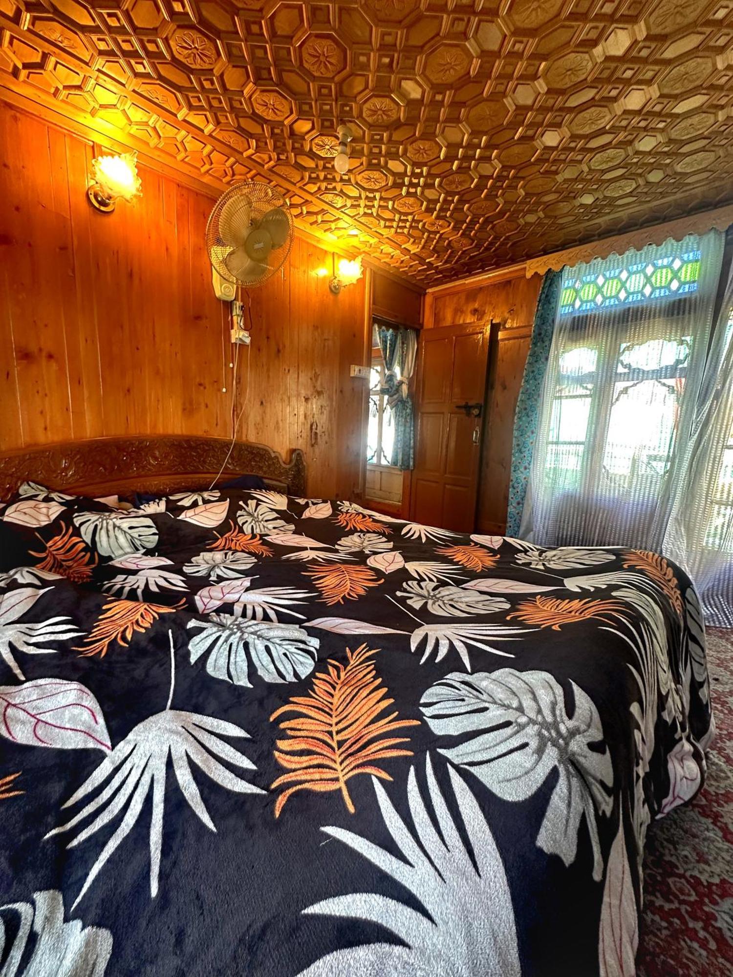ホテル Lala Rukh Group Of Houseboats Srīnagar エクステリア 写真