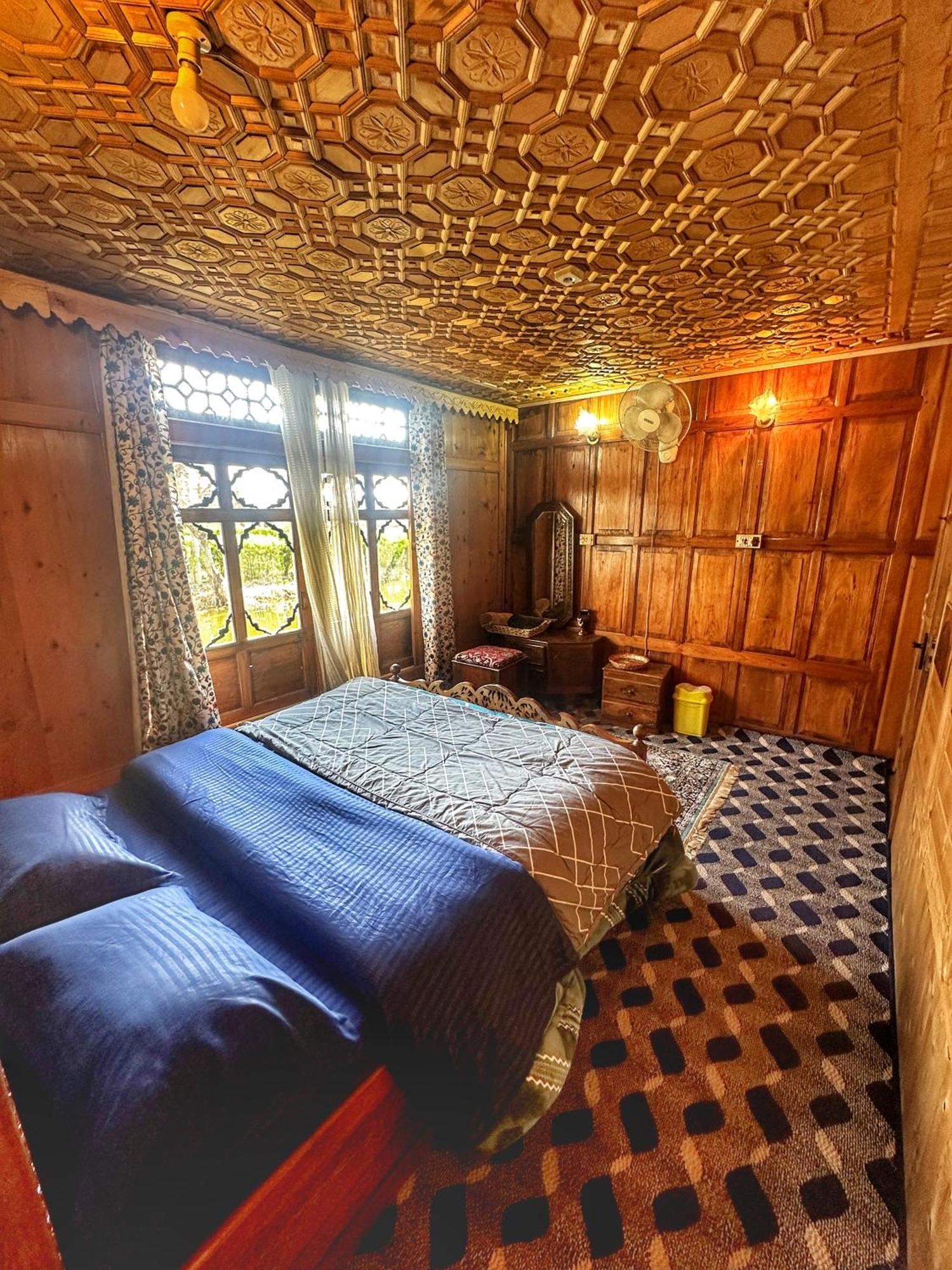 ホテル Lala Rukh Group Of Houseboats Srīnagar エクステリア 写真